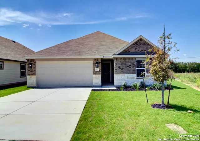 Photo 1 of Single family home for sale at 947 Cloudy Sky Road, New Braunfels, TX 78130 | MLS# 1896048 | Listing updated on 2026-05-22