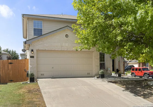 Photo 2 of Sale Pending at 10822 Buckskin Spur, San Antonio, TX 78254 | MLS# 1896137 | Listing updated on 2025-10-06