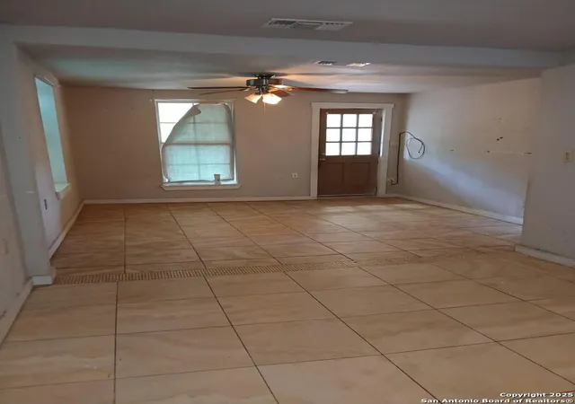Photo 4 of Single family home for sale at 405 Sunglo, San Antonio, TX 78221 | MLS# 1896170 | Listing updated on 2025-10-20