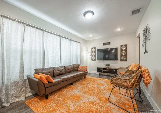 Photo 4 of Single family home for sale at 371 Sprucewood Ln, San Antonio, TX 78216 | MLS# 1896211 | Listing updated on 2026-08-31