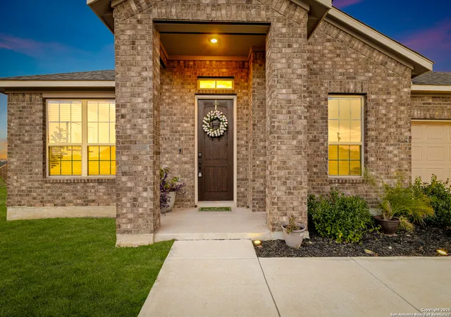 Photo 3 of Single family home for sale at 104 Scarlet Oak, Floresville, TX 78114 | MLS# 1896215 | Listing updated on 2025-11-03
