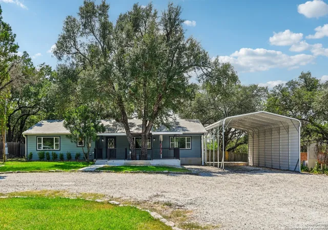 Photo 2 of Sale Pending at 131 Oak Springs Dr, Canyon Lake, TX 78133 | MLS# 1896257 | Listing updated on 2025-12-12