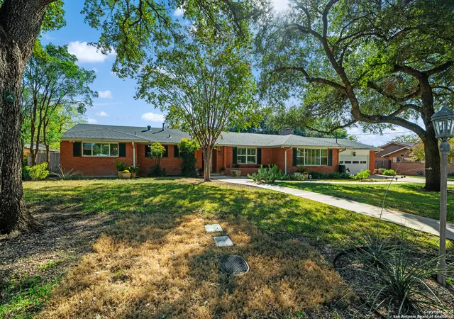 Photo 3 of Sale Pending at 120 Herweck, San Antonio, TX 78213 | MLS# 1896258 | Listing updated on 2026-02-17