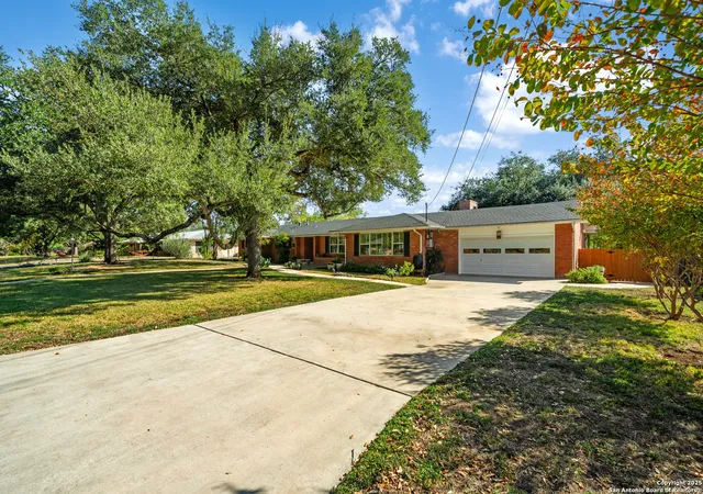 Photo 4 of Sale Pending at 120 Herweck, San Antonio, TX 78213 | MLS# 1896258 | Listing updated on 2026-02-17