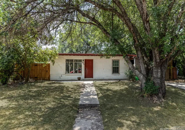 Photo 2 of Sale Pending at 208 Miami, San Antonio, TX 78218 | MLS# 1896351 | Listing updated on 2025-10-26
