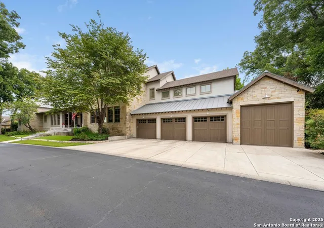 Photo 3 of Sale Pending at 535 Vista Del Rio, New Braunfels, TX 78130 | MLS# 1896354 | Listing updated on 2025-09-17