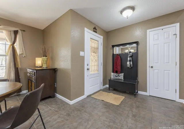 4th image of 568 Jacobs Ln, La Vernia, TX 78121 | MLS# 1896361