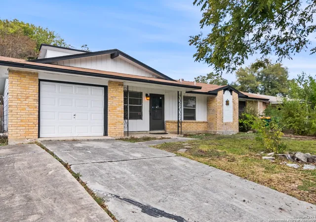 Photo 2 of Sale Pending at 409 Bridgit, Converse, TX 78109 | MLS# 1896374 | Listing updated on 2025-10-11