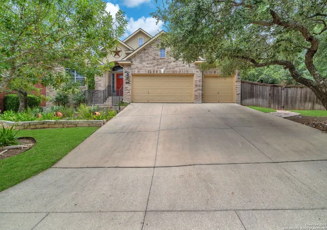 Photo 4 of Sale Pending at 423 Sand Ash Trl, San Antonio, TX 78256 | MLS# 1896395 | Listing updated on 2025-10-09