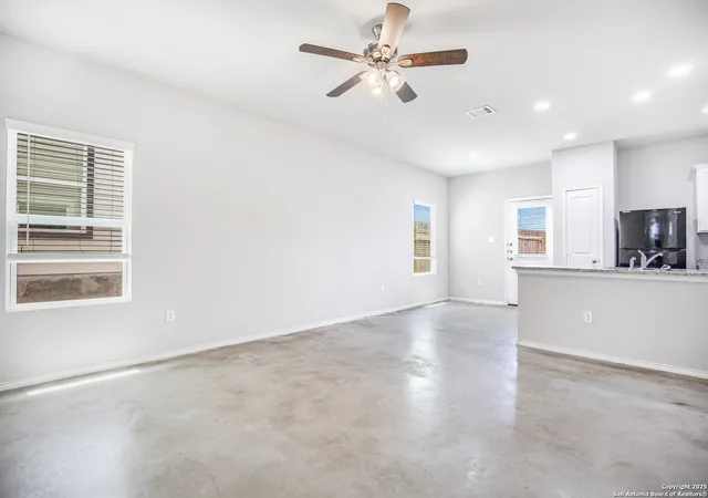 Photo 4 of House for sale at 7239 Converse Ridge, San Antonio, TX 78239 | MLS# 1896455 | Listing updated on 2025-11-19