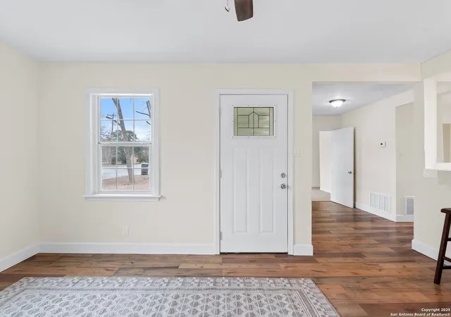 Photo 3 of Single family home for sale at 1707 Avenue U, Hondo, TX 78861 | MLS# 1896550 | Listing updated on 2025-09-08