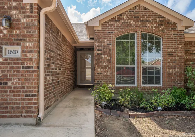 2nd image of 1610 Sunflower, Lockhart, TX 78644 | MLS# 1896575