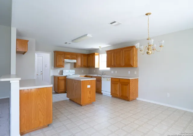 5th image of 1610 Sunflower, Lockhart, TX 78644 | MLS# 1896575