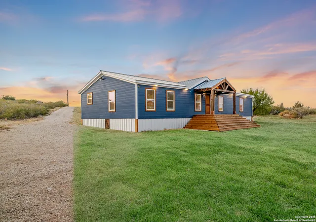 Photo 4 of House for sale at 2925 Fm 462, Moore, TX 78057 | MLS# 1896583 | Listing updated on 2025-10-07