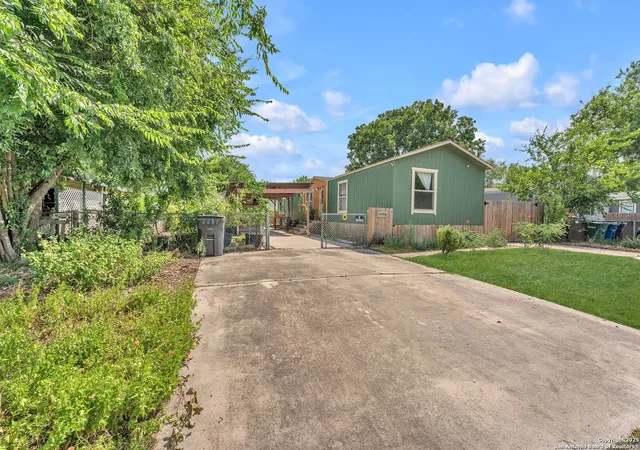 Photo 3 of Manufactured home for sale at 5478 Elkhunter Trail, San Antonio, TX 78222 | MLS# 1896586 | Listing updated on 2025-12-14