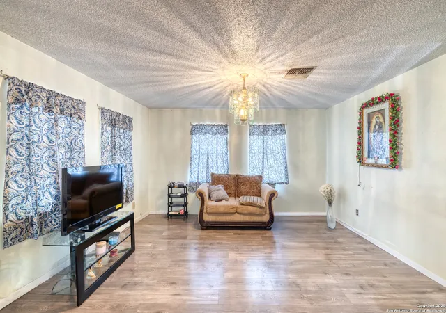 4th image of 1709 Ave E, Hondo, TX 78861 | MLS# 1896588