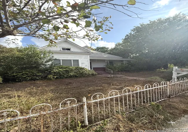 4th image of 1723 Cesar E Chavez, San Antonio, TX 78207 | MLS# 1896603