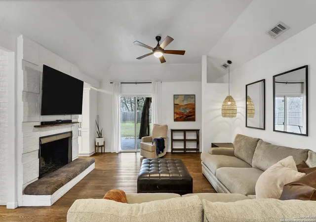 2nd image of 212 Dewberry Cove, Buda, TX 78610 | MLS# 1896642