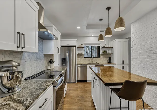 Photo 4 of Sale Pending at 212 Dewberry Cove, Buda, TX 78610 | MLS# 1896642 | Listing updated on 2025-10-01