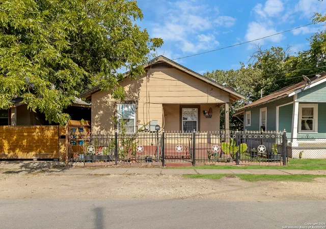 1st image of 806 N Brazos St, San Antonio, TX 78207 | MLS# 1896704