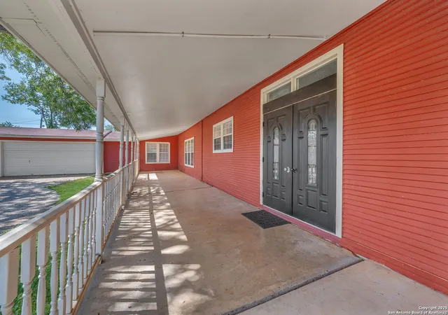 Photo 3 of Single family home for sale at 3525 Fm 1346, La Vernia, TX 78121 | MLS# 1896740 | Listing updated on 2025-10-23