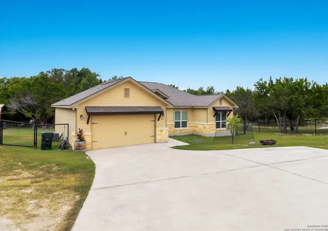 Photo 2 of Single family home for sale at 570 La Paloma, Canyon Lake, TX 78133 | MLS# 1896743 | Listing updated on 2026-08-14