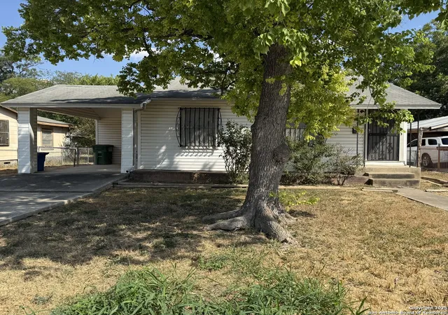Photo 3 of Sale Pending at 834 Jennings, San Antonio, TX 78225 | MLS# 1896804 | Listing updated on 2025-09-22