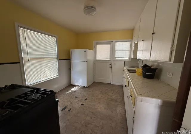 Photo 4 of Sale Pending at 834 Jennings, San Antonio, TX 78225 | MLS# 1896804 | Listing updated on 2025-09-22