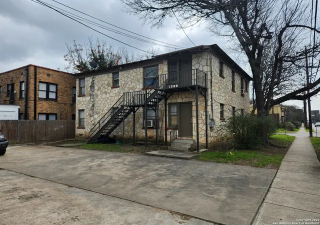 Photo 3 of House for sale at 203 E Rosewood Ave, San Antonio, TX 78212 | MLS# 1896808 | Listing updated on 2025-09-09