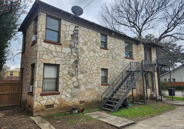 Photo 4 of House for sale at 203 E Rosewood Ave, San Antonio, TX 78212 | MLS# 1896808 | Listing updated on 2025-09-09