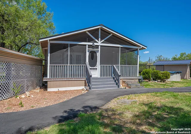 Photo 2 of Sale Pending at 813 County Road 4638, Hondo, TX 78861 | MLS# 1896825 | Listing updated on 2025-09-17