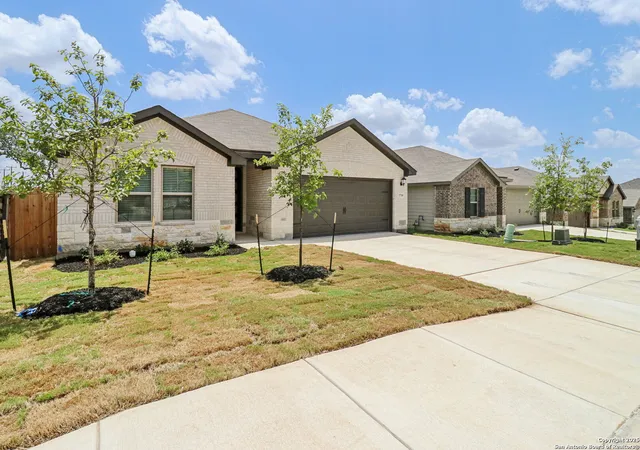 Photo 3 of Sale Pending at 17114 Autry Fls, San Antonio, TX 78247 | MLS# 1896847 | Listing updated on 2025-10-21