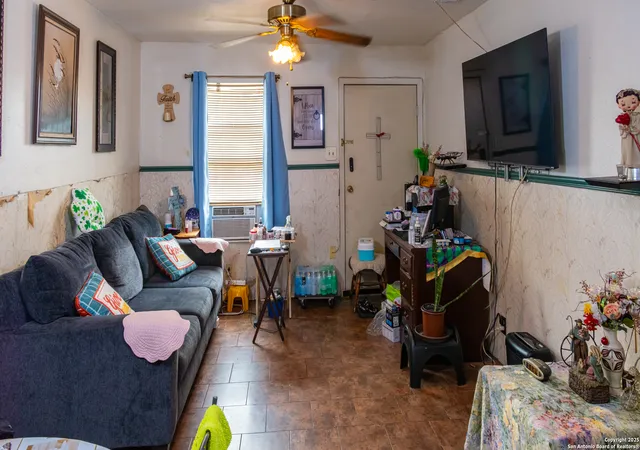 2nd image of 1506 Chihuahua, San Antonio, TX 78207 | MLS# 1896877