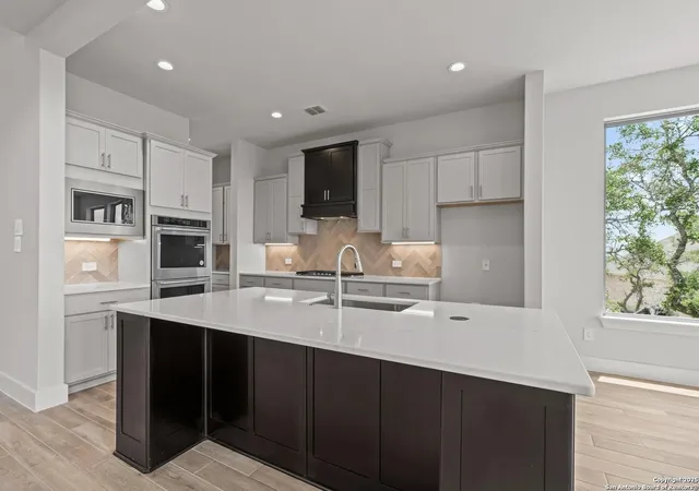 Photo 4 of Sale Pending at 225 Dulce Vista, San Antonio, TX 78228 | MLS# 1896946 | Listing updated on 2026-02-17
