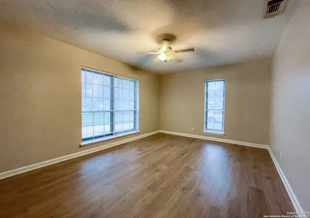 Photo 3 of Single family home for sale at 220 Beverly, Schertz, TX 78154 | MLS# 1896977 | Listing updated on 2025-09-11
