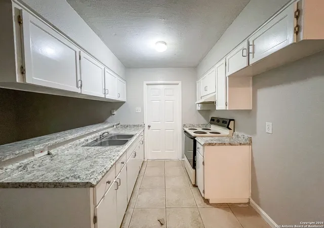 Photo 3 of Single family home for sale at 220 Beverly, Schertz, TX 78154 | MLS# 1896977 | Listing updated on 2025-09-11
