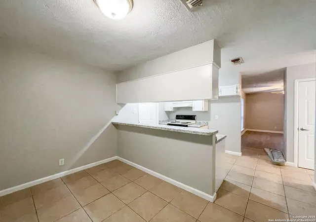 Photo 4 of Single family home for sale at 220 Beverly, Schertz, TX 78154 | MLS# 1896977 | Listing updated on 2025-09-11