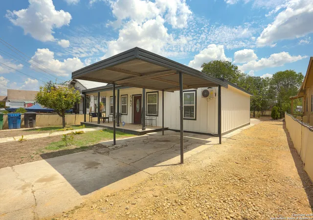 Photo 2 of Single family home for sale at 562 Kendalia, San Antonio, TX 78221 | MLS# 1896981 | Listing updated on 2025-10-19