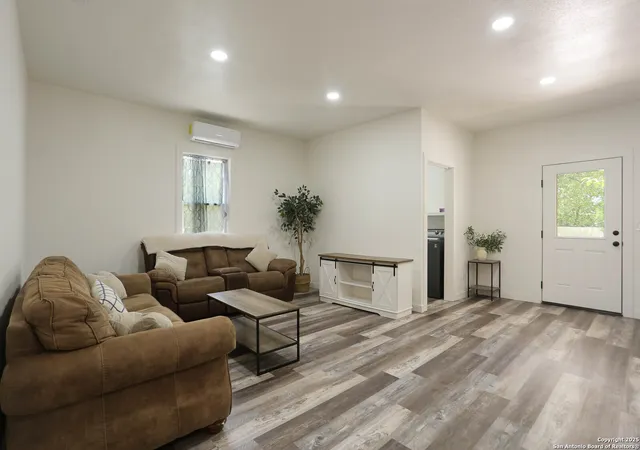 Photo 4 of Single family home for sale at 562 Kendalia, San Antonio, TX 78221 | MLS# 1896981 | Listing updated on 2025-10-19