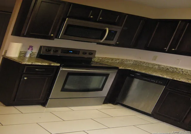 Listing Photo 4 - Condo for sale in building located at 4119 Medical Dr, San Antonio, TX 78229 - Unit #D101