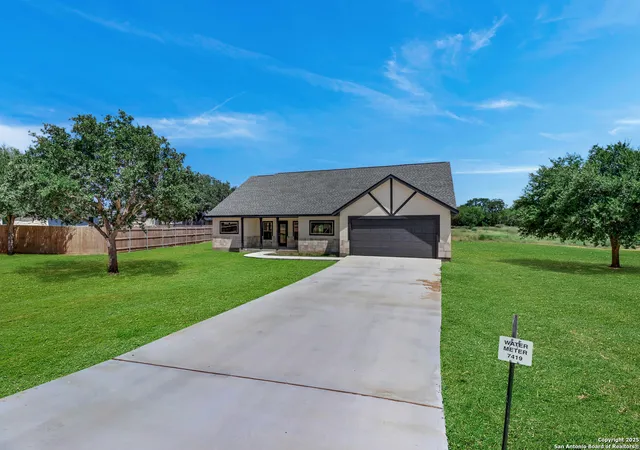 3rd image of 185 E Medium Meadow Dr, Lytle, TX 78052 | MLS# 1897040