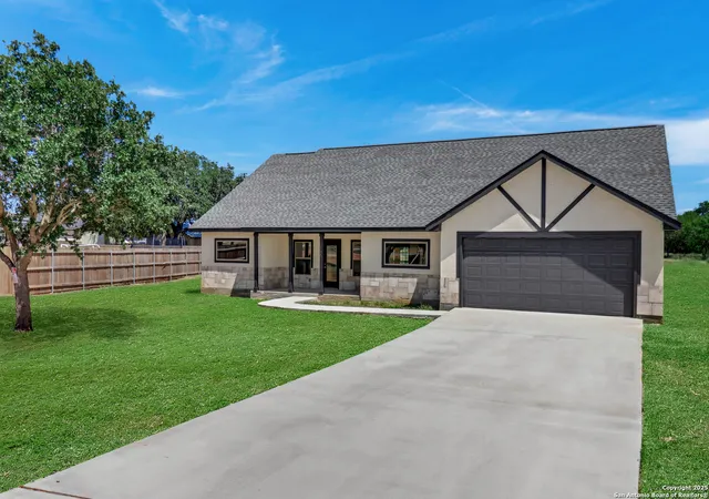 4th image of 185 E Medium Meadow Dr, Lytle, TX 78052 | MLS# 1897040