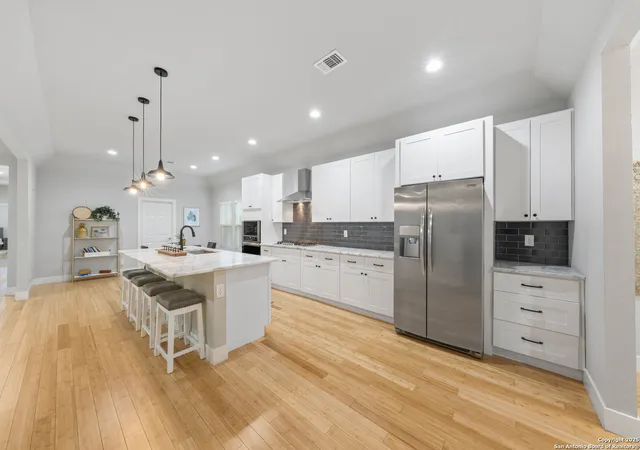 Photo 3 of Sale Pending at 422 E Woodlawn Ave, San Antonio, TX 78212 | MLS# 1897043 | Listing updated on 2026-05-08
