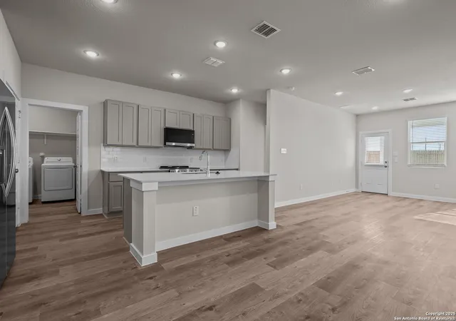 Photo 4 of Sale Pending at 2518 Rambo Dr, San Antonio, TX 78224 | MLS# 1897048 | Listing updated on 2026-04-02