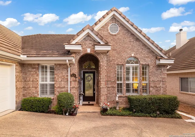 Photo 2 of Single family home for sale at 914 Grassy Mdw, San Antonio, TX 78258 | MLS# 1897076 | Listing updated on 2025-11-20