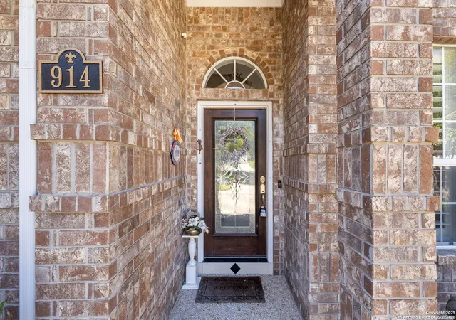Photo 3 of Single family home for sale at 914 Grassy Mdw, San Antonio, TX 78258 | MLS# 1897076 | Listing updated on 2025-11-20