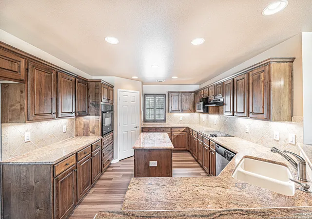 Photo 3 of Sale Pending at 112 Alexandria, La Vernia, TX 78121 | MLS# 1897172 | Listing updated on 2025-09-15