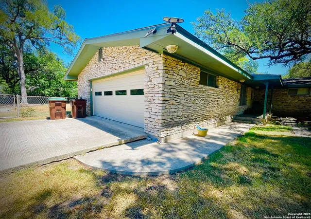 Photo 2 of Sale Pending at 413 Fleetwood Dr, San Antonio, TX 78232 | MLS# 1897206 | Listing updated on 2025-09-07