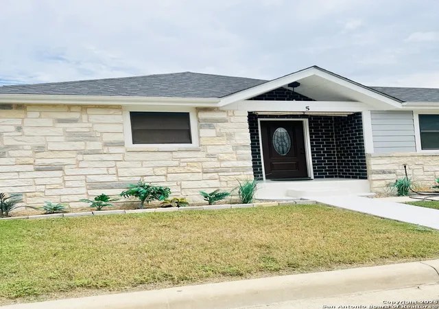 1st image of 5 Leona Heights, Uvalde, TX 78801 | MLS# 1897209
