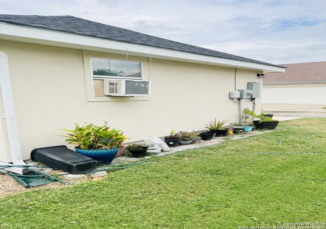 2nd image of 5 Leona Heights, Uvalde, TX 78801 | MLS# 1897209